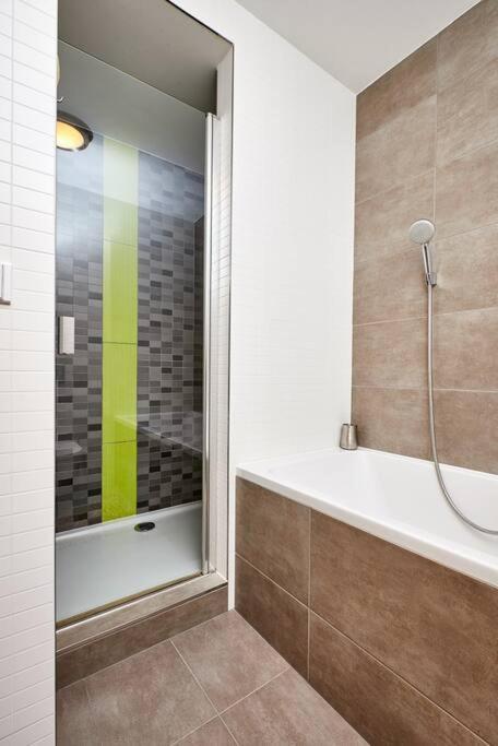 Luxury Apartment In Prague And Free Parking ภายนอก รูปภาพ