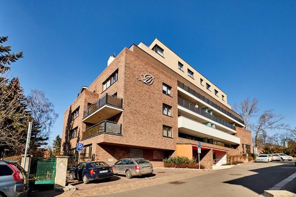 Luxury Apartment In Prague And Free Parking ภายนอก รูปภาพ