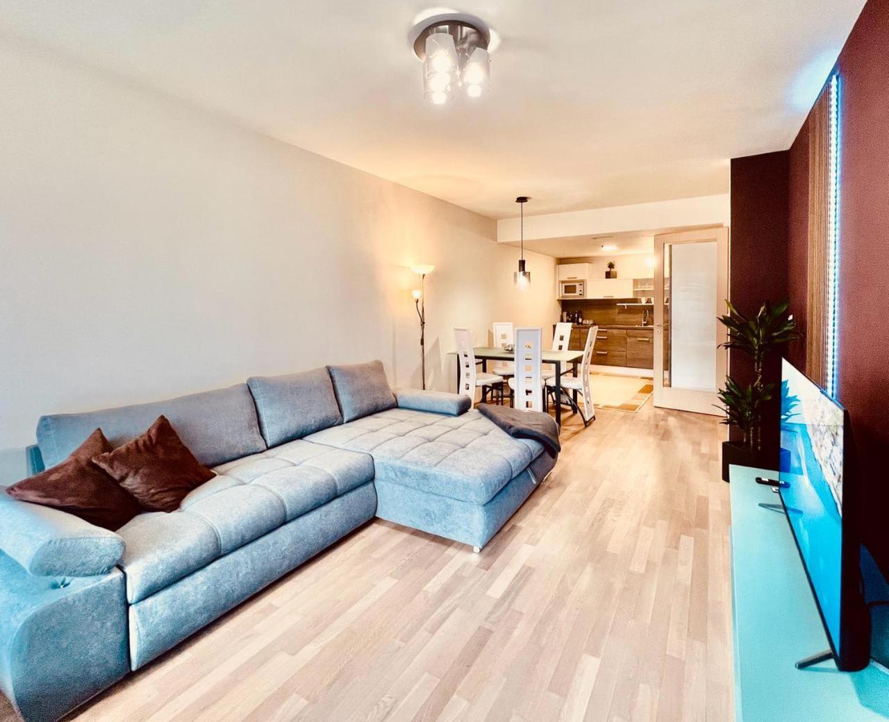 Luxury Apartment In Prague And Free Parking ภายนอก รูปภาพ