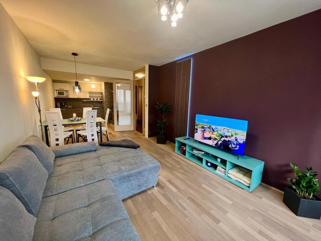 Luxury Apartment In Prague And Free Parking ภายนอก รูปภาพ