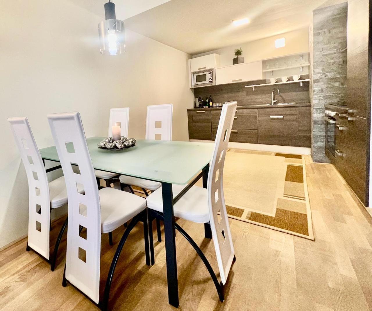 Luxury Apartment In Prague And Free Parking ภายนอก รูปภาพ
