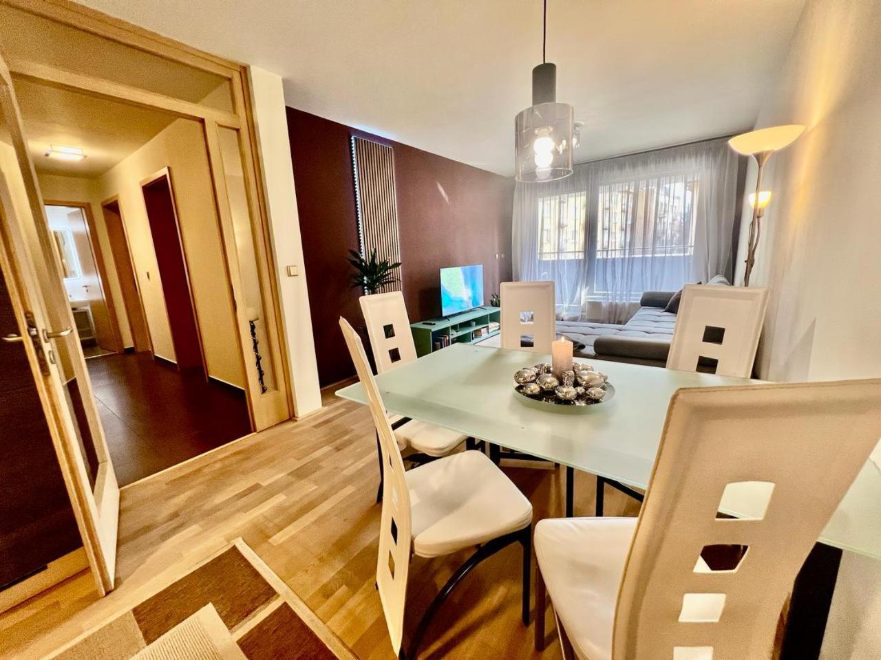 Luxury Apartment In Prague And Free Parking ภายนอก รูปภาพ