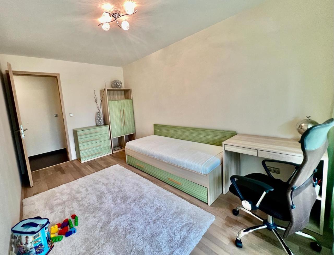 Luxury Apartment In Prague And Free Parking ภายนอก รูปภาพ